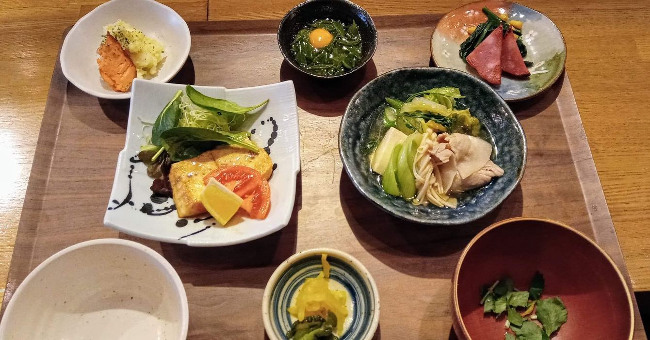 おはようございます今日のランチは勿論コレ️二刀流御膳カジキのバターソテー🥩豚肉の塩煮込みそして昼飲みランチビールからのランチJAPANはいかがでしょうというわけで本日もお待ち申し上げ‍♂️‍♀️#東京#吉祥寺#居酒屋#ランチ#お昼ごはん#日替わりランチ#毎日変わるおかず#副菜も色々#炊きたてごはん#カジキのバターソテー#豚肉の塩煮込み#お刺身#お味噌汁#昼飲み#ランチビール#あぶり処武蔵ランチ#あぶり処武蔵テイクアウト#あぶり処武蔵昼飲み#あぶり処武蔵