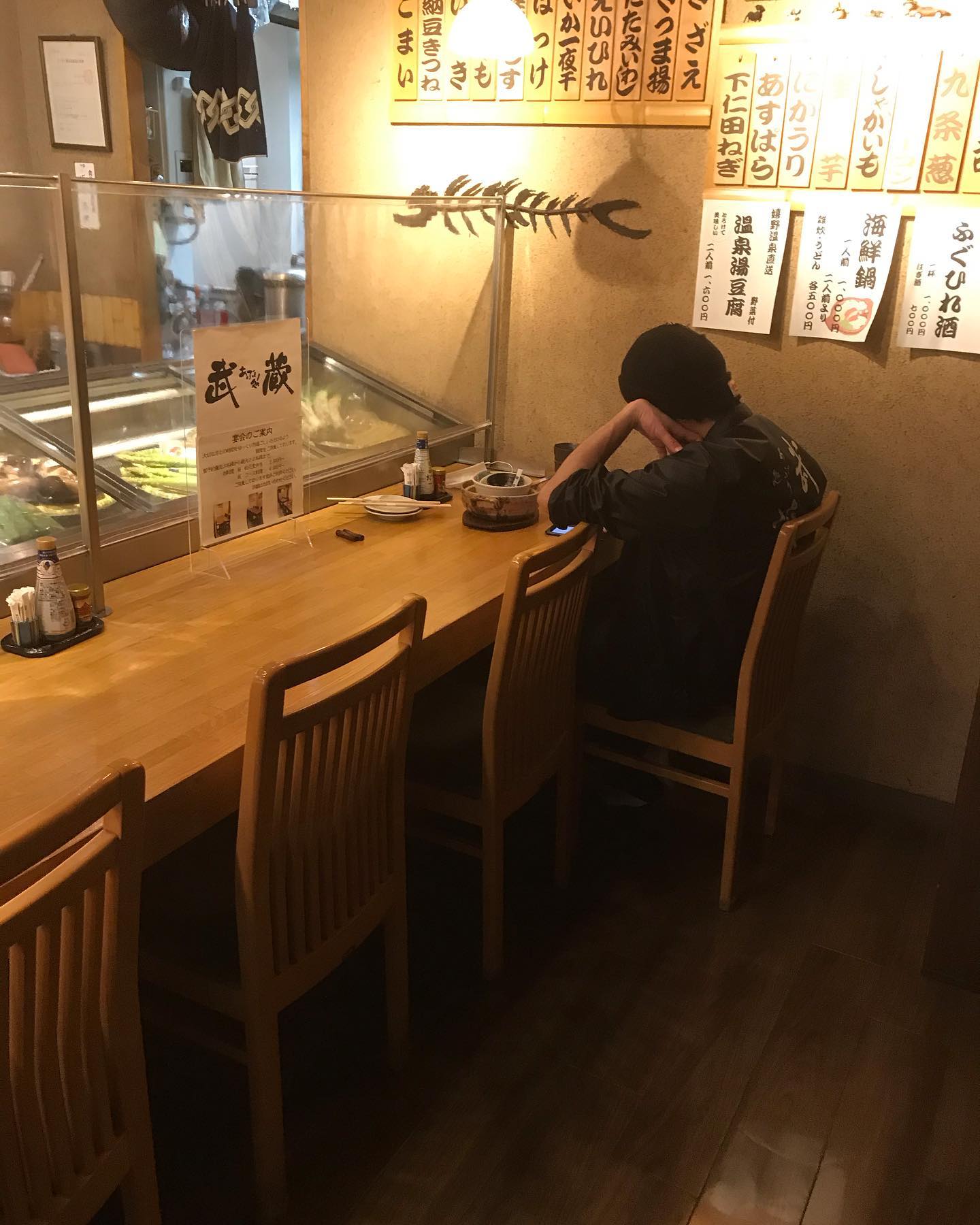 今日のランチ、沢山の人に来て貰って有難う御座いやっすぅ‍♂️夜は臨時休業っすぅ明日のランチはアツシさんが張り切ってますんで宜しくっすぅ今日は真っ直ぐ帰って体育座りするっすぅというわけで、明日からまたお待ち申し上げっすぅ‍♂️by透#東京#吉祥寺#居酒屋#あぶり処武蔵