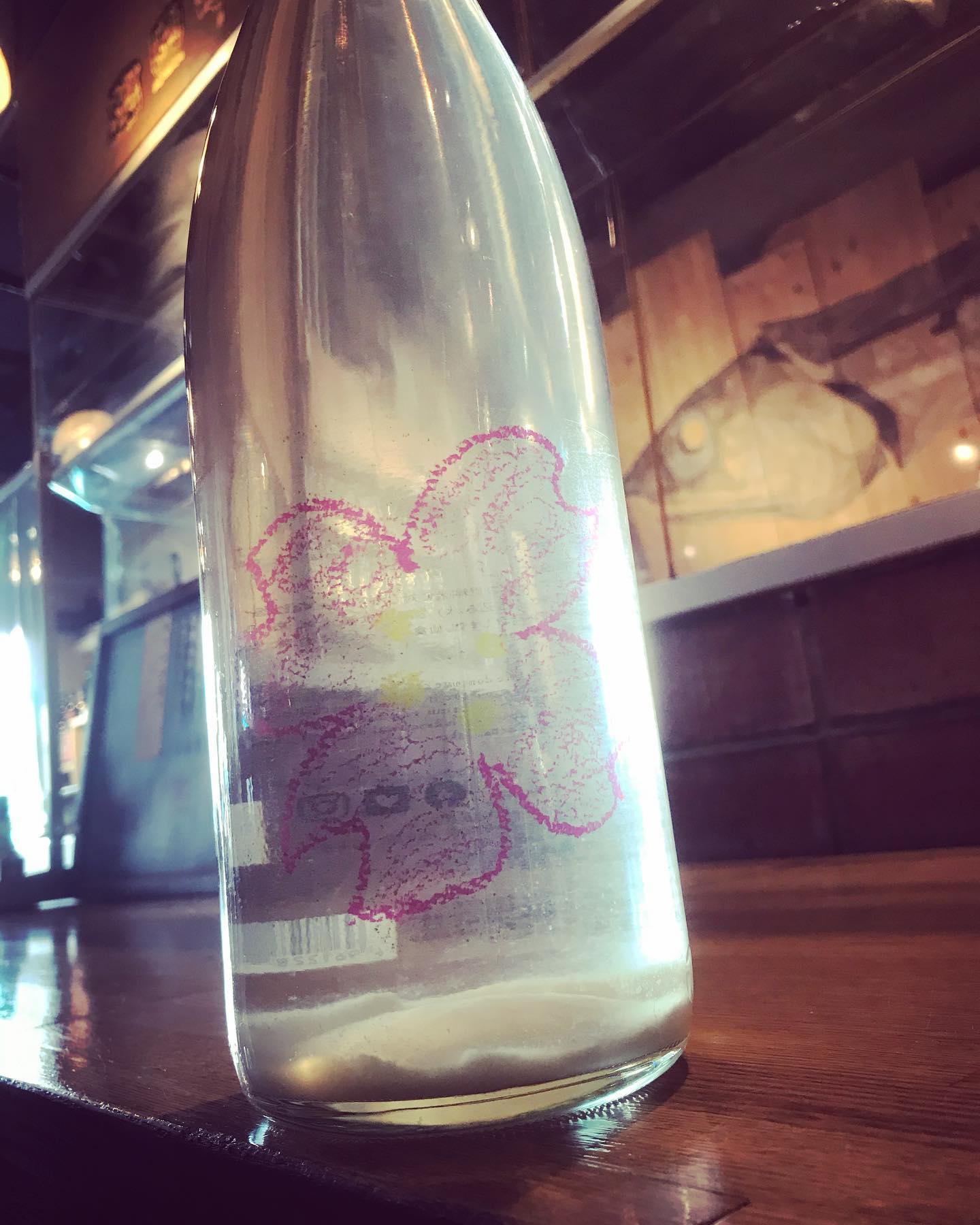 まぁ、来週からはまた更に粛々と🥲開き直って花見しながらパァっと、と言う訳にもいかずこんな桜でも見ながら、今日も5-アミノレブリン酸を吸収しましょう今日はコレ️仙禽　さくら　ohanami甘酸の絶妙なバランスほんのり澱がからんで更に5-アミノレブリン酸がアップアップ️というわけで今宵も元気に粛々とお待ち申し上げ‍♂️‍♂️‍♂️‍♂️‍♀️#東京#吉祥寺#居酒屋#日本酒#日本酒好き#日本酒好きな人と繋がりたい #日本酒好きと繋がりたい #日本酒好き女子 #5-アミノレブリン酸#仙禽さくらohanami #サケディプロマ#あぶり処武蔵