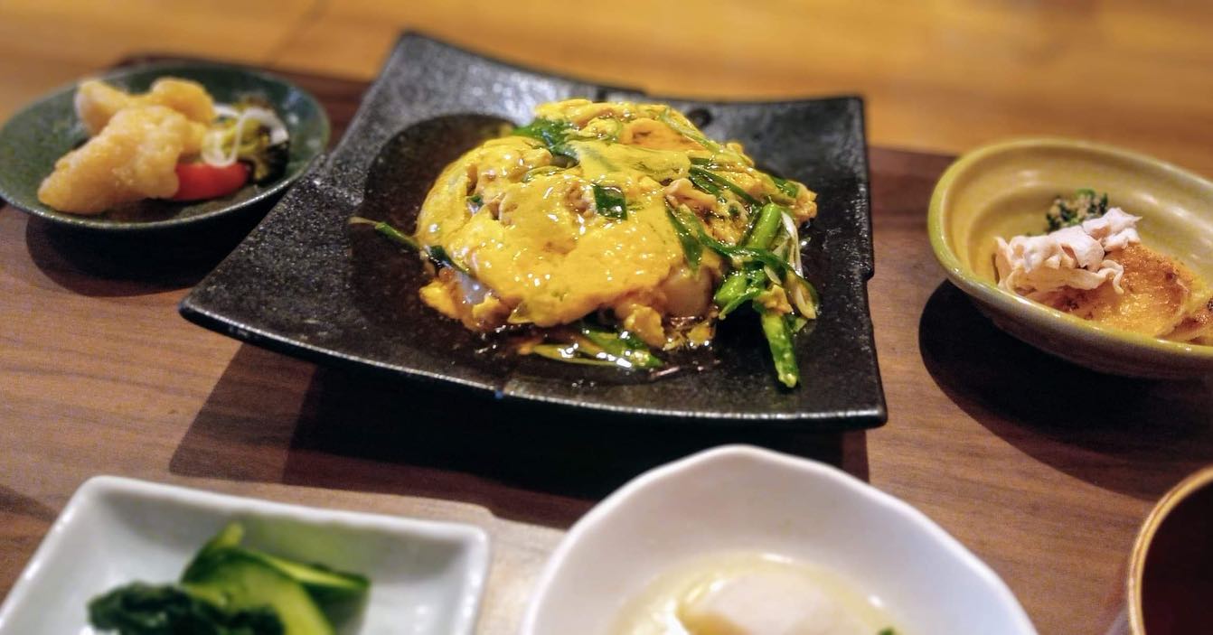 おはようございます今日のランチはコレ️ホタテと卵の甘酢あん掛け🥩牛しゃぶおろしポン酢本日もお待ち申し上げ‍♂️‍♀️#東京#吉祥寺#居酒屋#ランチ#お昼ごはん#日替わりランチ#毎日変わるおかず#副菜も色々#炊きたてごはん#ホタテと卵の甘酢あん掛け#牛しゃぶおろしポン酢#お刺身#お味噌汁#あぶり処武蔵ランチ#あぶり処武蔵