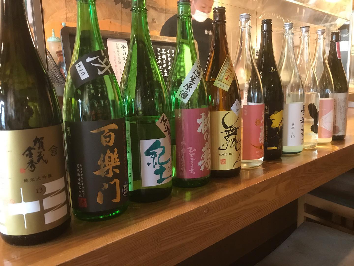 本日でお酒の提供が暫くの間出来なくなりますで、今日はコレら️我がJAPAN責任を持って売り切ります余ったら僕が責任を持ってやっつけますというわけで今宵は、色々と言いたい事はありますが平静を装っているおじさんがお待ち申し上げ‍♂️‍♂️‍♂️‍♂️‍♀️#東京#吉祥寺#居酒屋#日本酒#日本酒好き#日本酒好きな人と繋がりたい #日本酒好きと繋がりたい #日本酒好き女子 #いいねで繋ぐ武蔵野#サケディプロマ#あぶり処武蔵