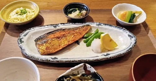 おはようございます今日のランチはコレ️サバ明太焼き🥩豚玉天津本日もお待ち申し上げ‍♂️‍♀️‍♀️#東京#吉祥寺#居酒屋#ランチ#お昼ごはん#日替わりランチ#毎日変わるおかず#副菜も色々#炊きたてごはん#サバ明太焼き#豚玉天津#お刺身#お味噌汁#あぶり処武蔵ランチ#あぶり処武蔵